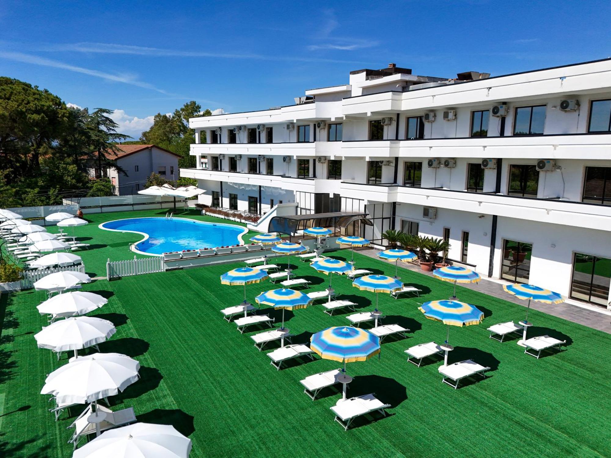 Hotel Club Clorinda Nuova Gestione 2024 Paestum Eksteriør billede