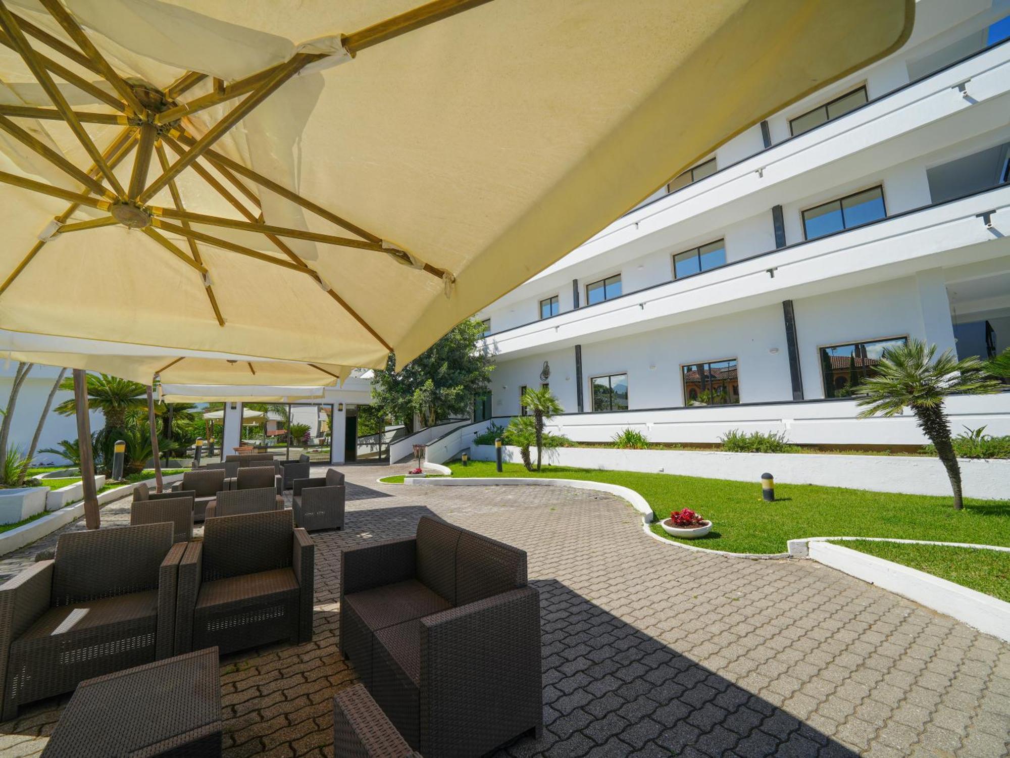 Hotel Club Clorinda Nuova Gestione 2024 Paestum Eksteriør billede
